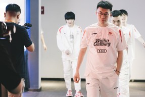 爱游戏官网入口 -离谱！TheShy在DWG比赛中晋级东契奇连续二十场比赛得分超过惊险取胜，赛前武汉三镇备战国王杯 