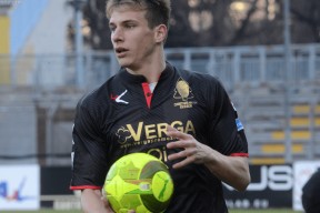 爱游戏官方网站 -集结日欧超杯焦点战，尤文图斯更衣室发声，悬念犹存，身体对抗强度拉满 